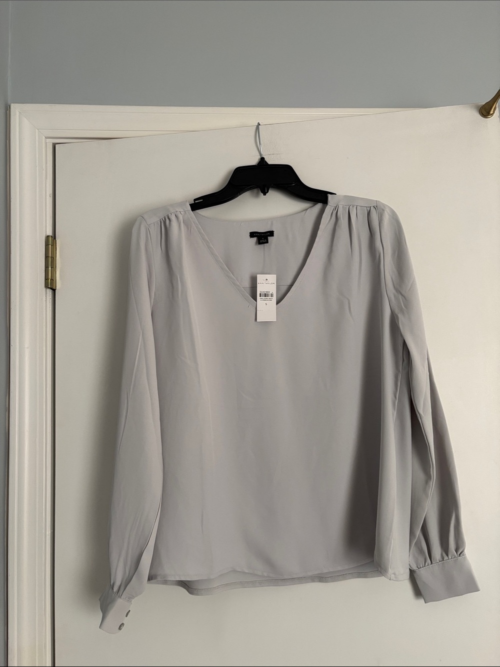 Ann Taylor Light Gray V-Neck Long Sleeve Blouse